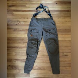 FIRST LITE CORRUGATE FOUNDRY PANT
STRETCH NYLON HYBRID WITH DWR. Size 34x32